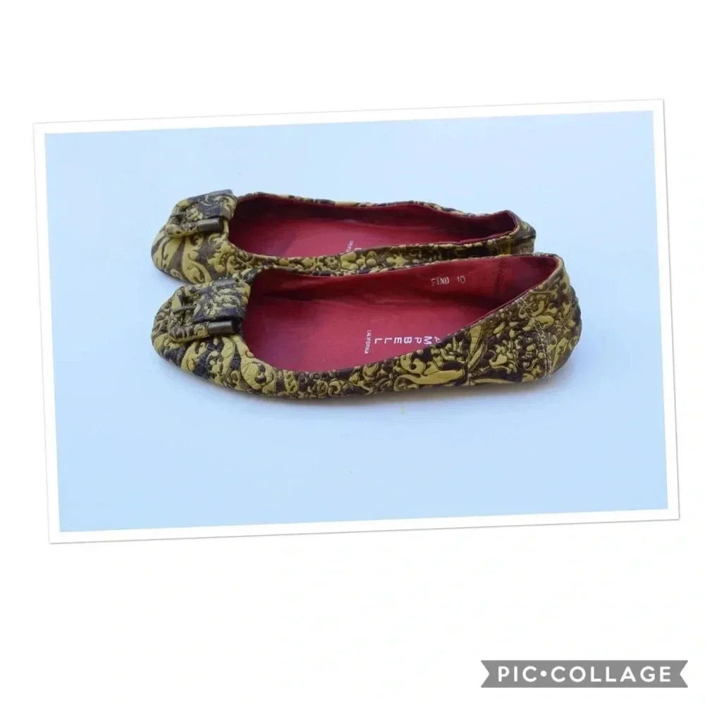 Jeffrey Campbell flats “Find”